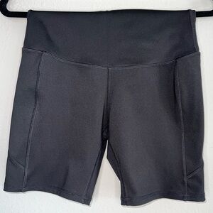 043. Leg End Black Bike Shorts w/ Pockets - Size Medium
